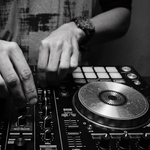 Stock-foto van een mengpaneel van een DJ